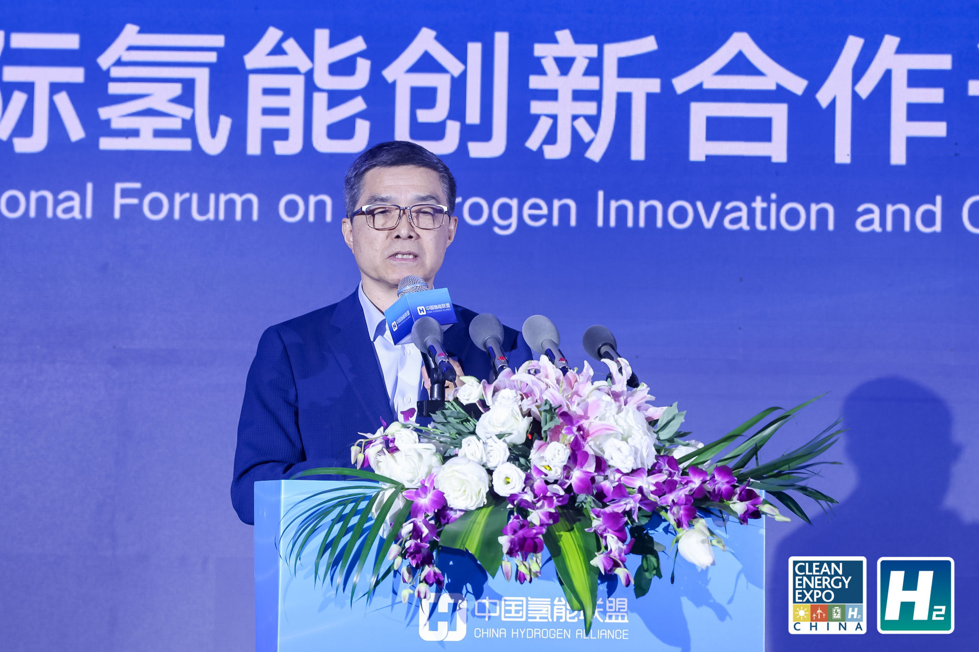 欧阳明高  中国科学院院士、清华大学教授