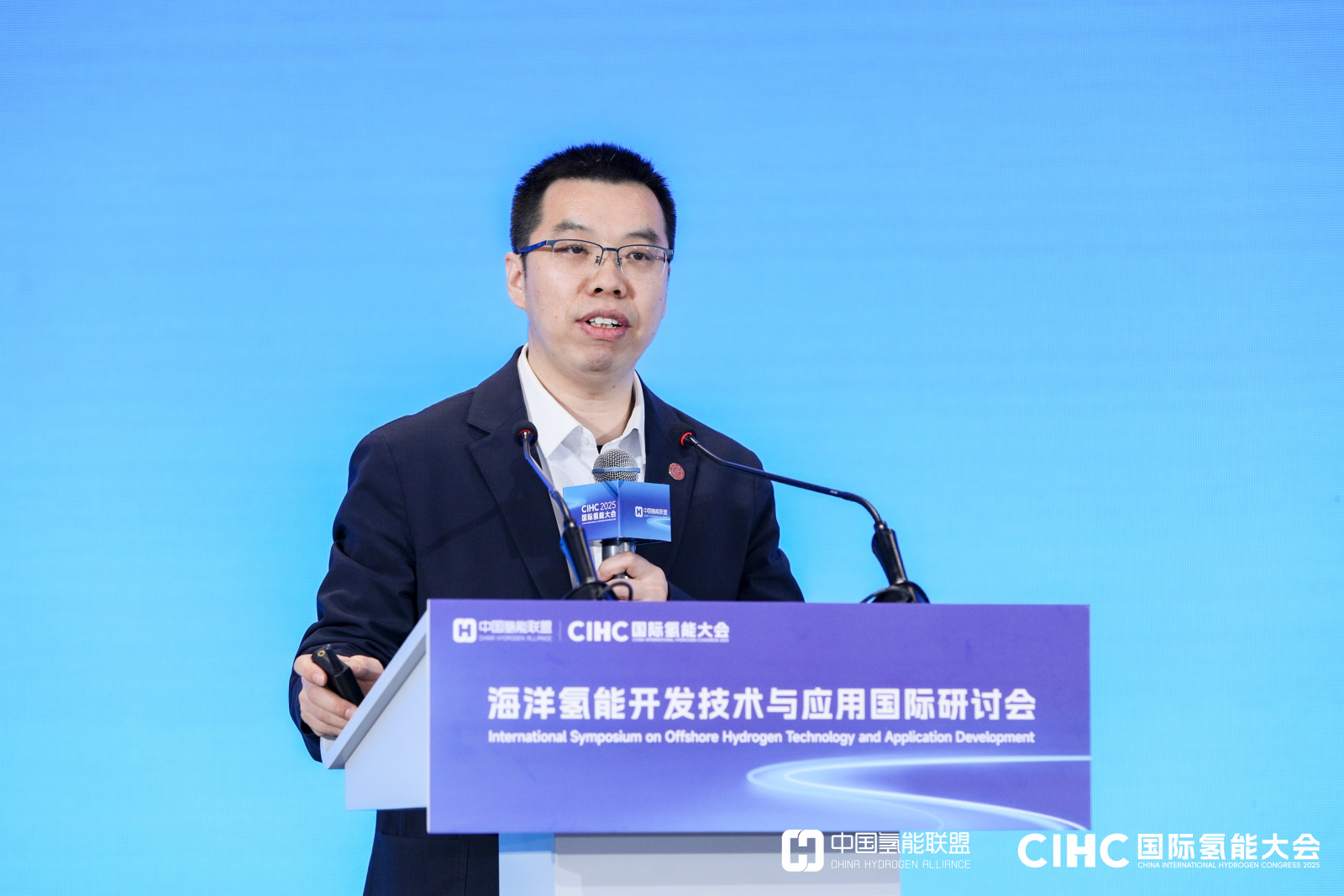 易培云  上海交通大学机械与动力工程学院教授、上海氢晨科技董事长兼总经理