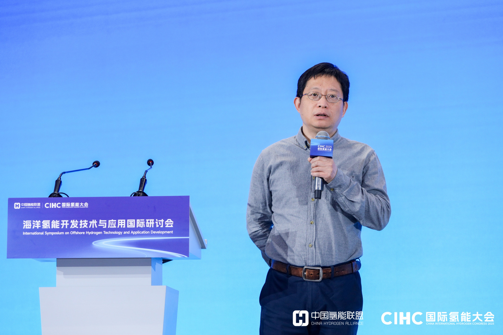 郑向远  清华大学深圳国际研究生院教授