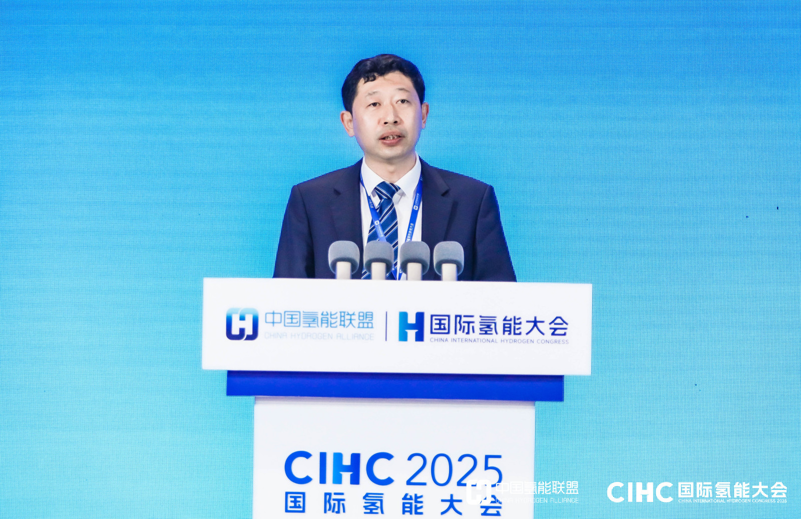 边广琦  国家能源局能源节约和科技装备司副司长